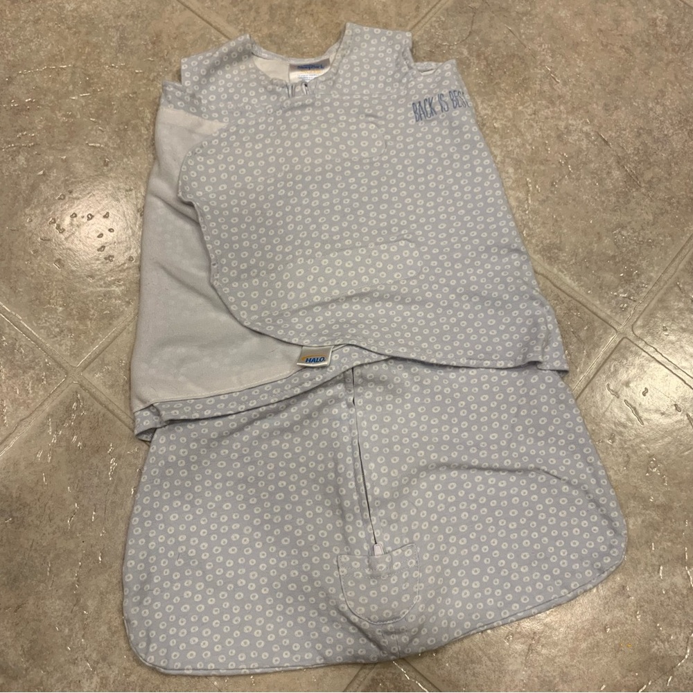 Halo SleepSack Swaddle Light Blue & White, Size Newborn, Brand New without Tags